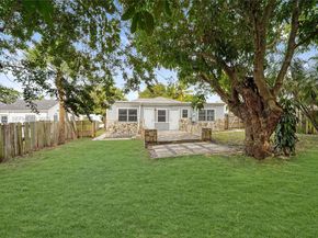 810 Ridgewood Dr, West Palm Beach FL 33405