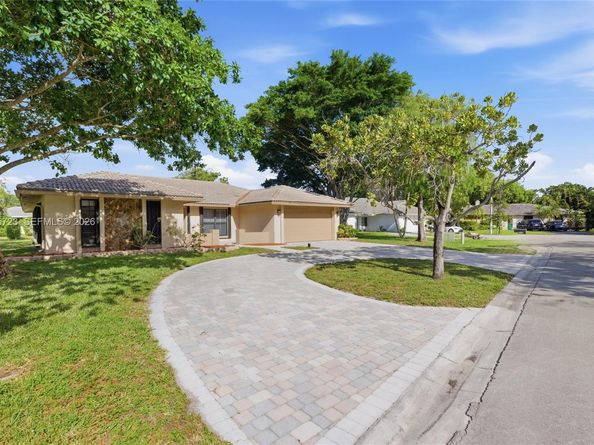 120 NW 84th Way, Coral Springs FL 33071