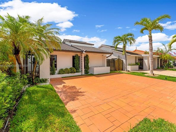 9032 SW 8th Ter, Miami FL 33174