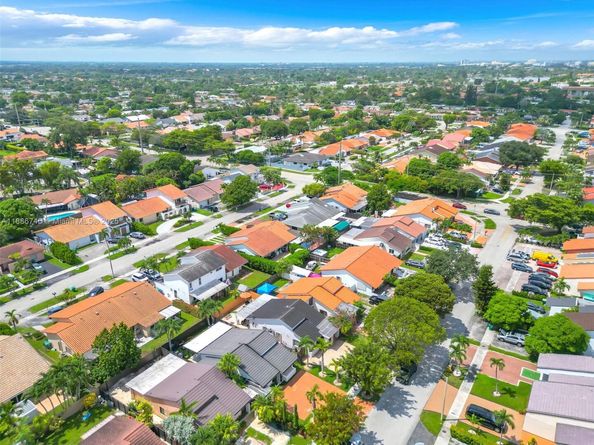 9032 SW 8th Ter, Miami FL 33174