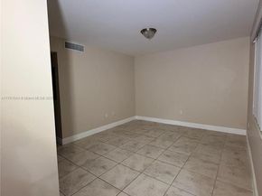 1990 NW 4th Ct 7, Miami FL 33136