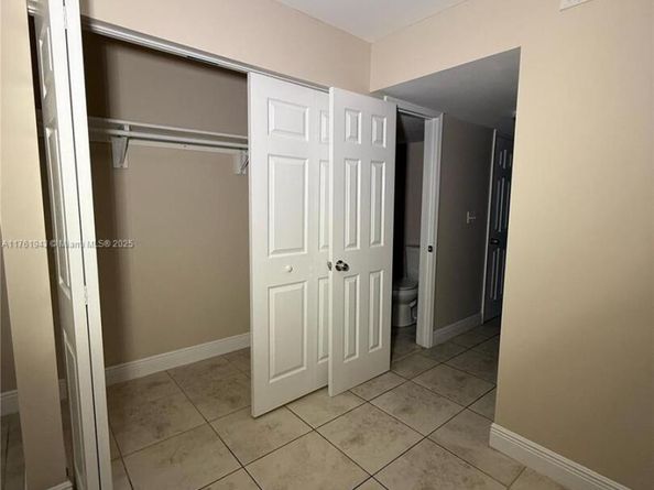 1990 NW 4th Ct 7, Miami FL 33136