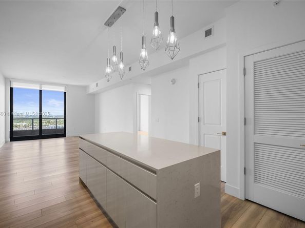 101 Diplomat Pkwy 2507, Hallandale Beach FL 33009