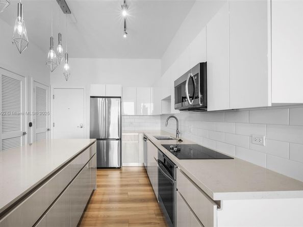 101 Diplomat Pkwy 2507, Hallandale Beach FL 33009