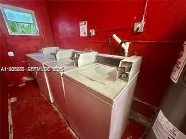 241 SE 9th Ave 106, Pompano Beach FL 33060