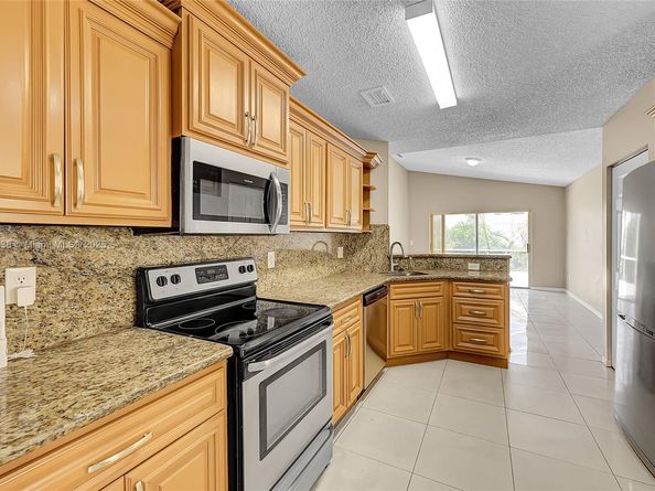 1688 SW 158th Ave, Pembroke Pines FL 33027