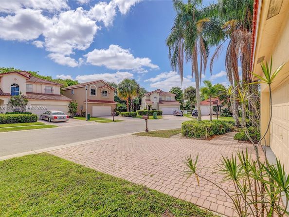 1688 SW 158th Ave, Pembroke Pines FL 33027