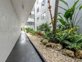 1021 Mockingbird Ln 302, Plantation FL 33324