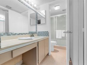 1021 Mockingbird Ln 302, Plantation FL 33324