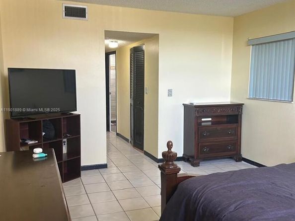 2840 Somerset Dr 400M, Lauderdale Lakes FL 33311