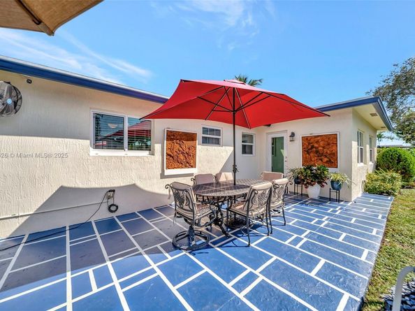 4881 NE 13th Ave, Oakland Park FL 33334