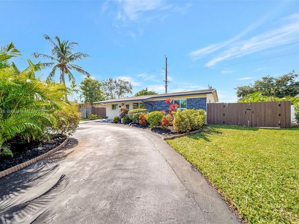 4881 NE 13th Ave, Oakland Park FL 33334