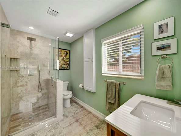 4881 NE 13th Ave, Oakland Park FL 33334