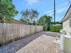 4881 NE 13th Ave, Oakland Park FL 33334