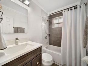 4881 NE 13th Ave, Oakland Park FL 33334