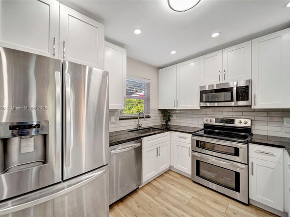 4881 NE 13th Ave, Oakland Park FL 33334