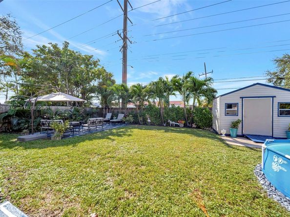 4881 NE 13th Ave, Oakland Park FL 33334