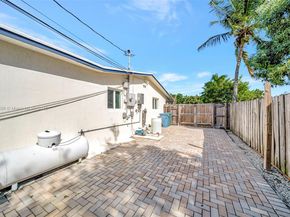 4881 NE 13th Ave, Oakland Park FL 33334
