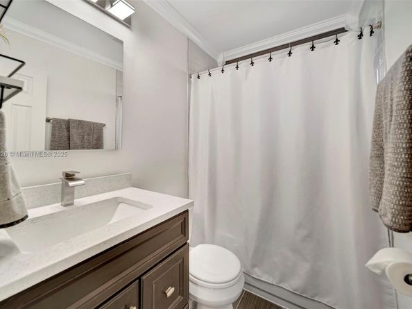 4881 NE 13th Ave, Oakland Park FL 33334