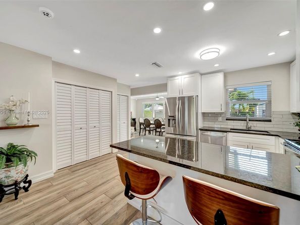 4881 NE 13th Ave, Oakland Park FL 33334