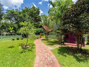 6031 SW 82nd Ave, Miami FL 33143