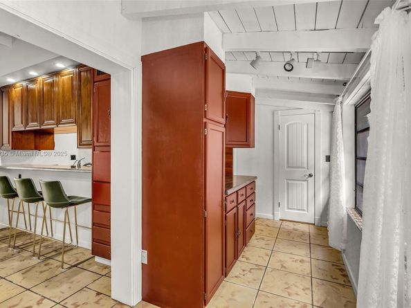 6031 SW 82nd Ave, Miami FL 33143