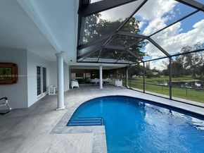 19150 S Saint Andrews Dr, Hialeah FL 33015