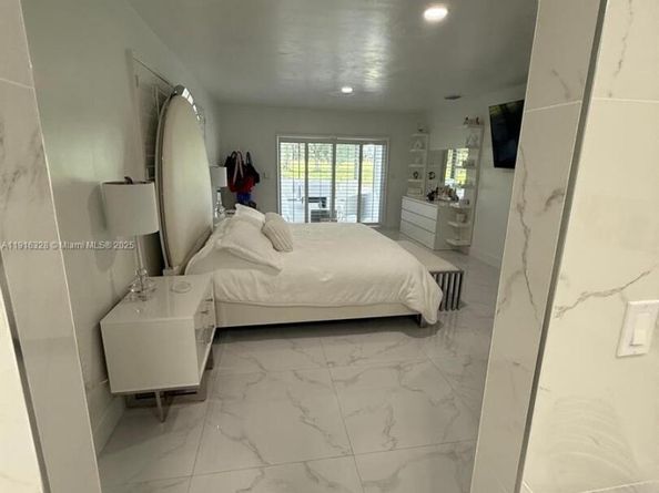 19150 S Saint Andrews Dr, Hialeah FL 33015