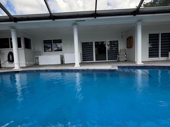 19150 S Saint Andrews Dr, Hialeah FL 33015