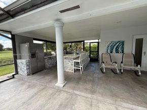 19150 S Saint Andrews Dr, Hialeah FL 33015