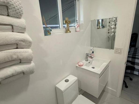 19150 S Saint Andrews Dr, Hialeah FL 33015