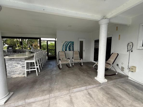 19150 S Saint Andrews Dr, Hialeah FL 33015