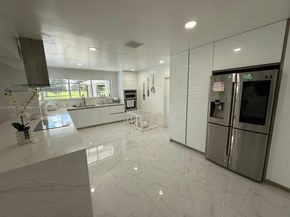 19150 S Saint Andrews Dr, Hialeah FL 33015