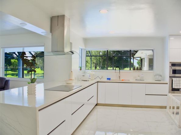 19150 S Saint Andrews Dr, Hialeah FL 33015