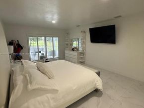 19150 S Saint Andrews Dr, Hialeah FL 33015