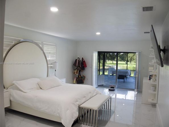 19150 S Saint Andrews Dr, Hialeah FL 33015