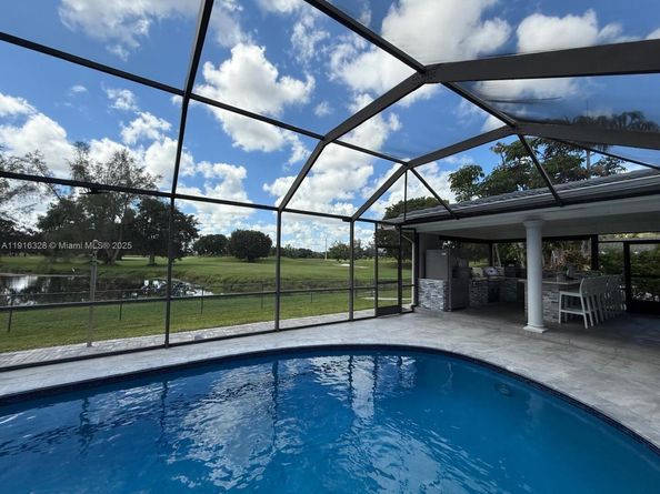 19150 S Saint Andrews Dr, Hialeah FL 33015