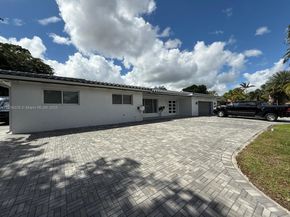 19150 S Saint Andrews Dr, Hialeah FL 33015