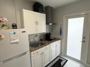 19150 S Saint Andrews Dr, Hialeah FL 33015