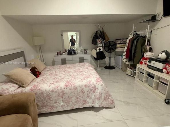 19150 S Saint Andrews Dr, Hialeah FL 33015