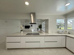 19150 S Saint Andrews Dr, Hialeah FL 33015