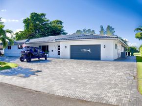 19150 S Saint Andrews Dr, Hialeah FL 33015