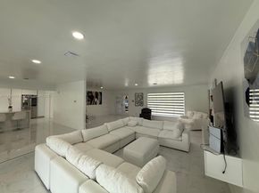 19150 S Saint Andrews Dr, Hialeah FL 33015