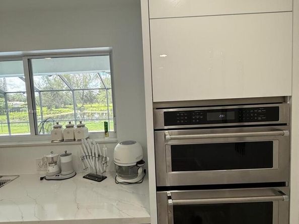 19150 S Saint Andrews Dr, Hialeah FL 33015