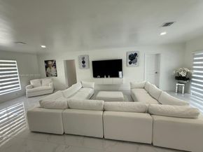 19150 S Saint Andrews Dr, Hialeah FL 33015