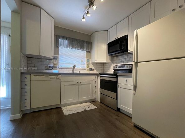 10123 Sunrise Lakes Blvd 208, Sunrise FL 33322
