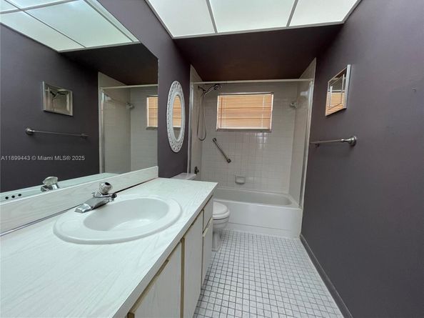 10123 Sunrise Lakes Blvd 208, Sunrise FL 33322