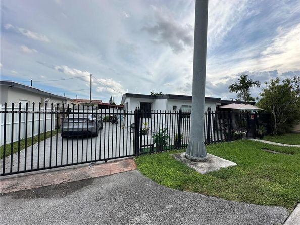 6060 NW 7th St, Miami FL 33126