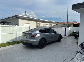 6060 NW 7th St, Miami FL 33126