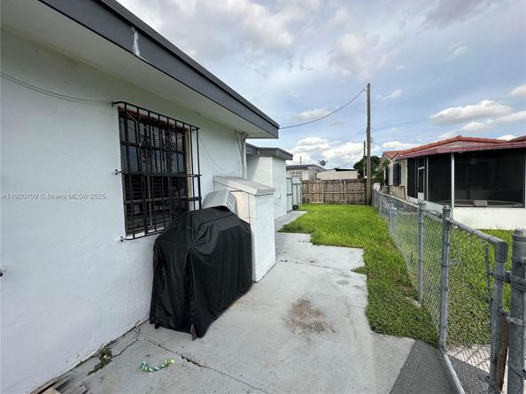 6060 NW 7th St, Miami FL 33126